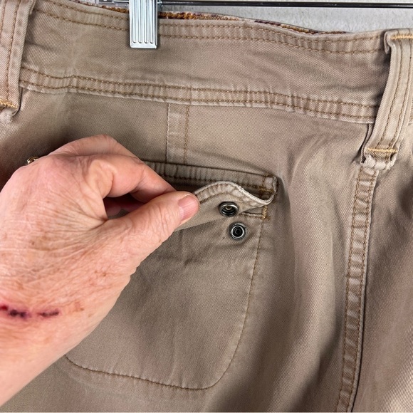 LEVI’S VINTAGE KHAKI FLARE PANTS. White label, no tab. Size 16M. 2 slit pockets - Picture 3 of 9